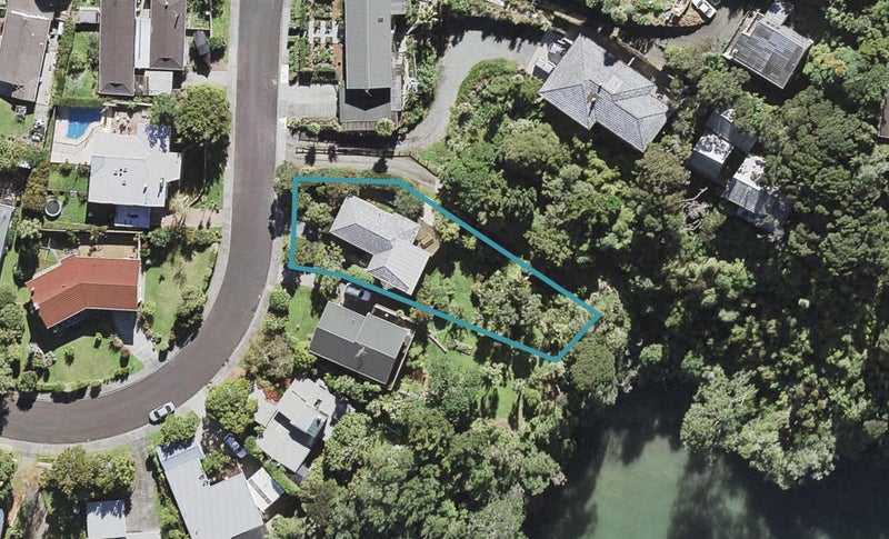 4 Valkyria Place, Beach Haven, Auckland - Carousel 1