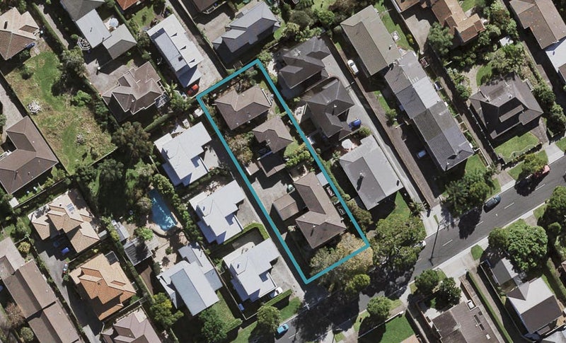 2/16 Turama Road, Royal Oak, Auckland - Carousel 1