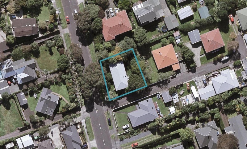 81 Govett Avenue, Frankleigh Park, New Plymouth - Carousel 1