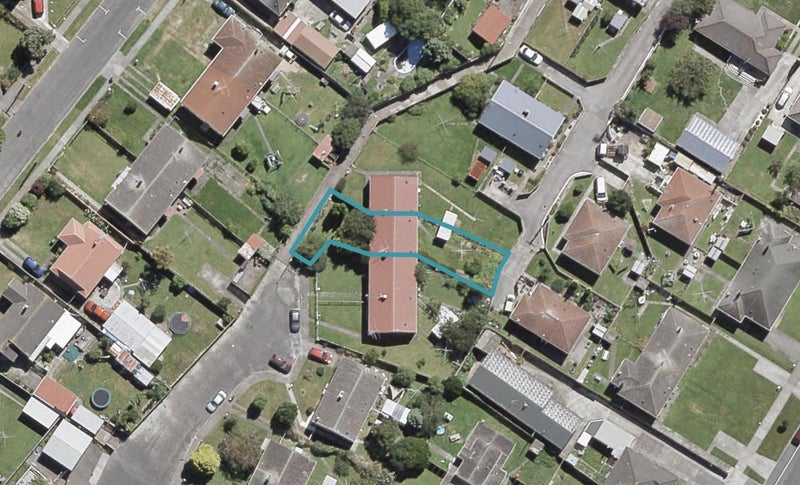 4/2 Deckston Grove, Taitā, Lower Hutt - Carousel 1