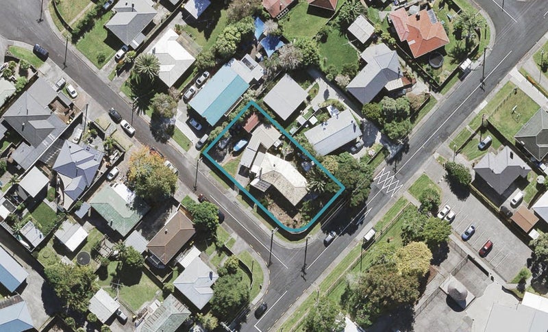 1 Beazley Place, Glendene, Auckland - Carousel 1