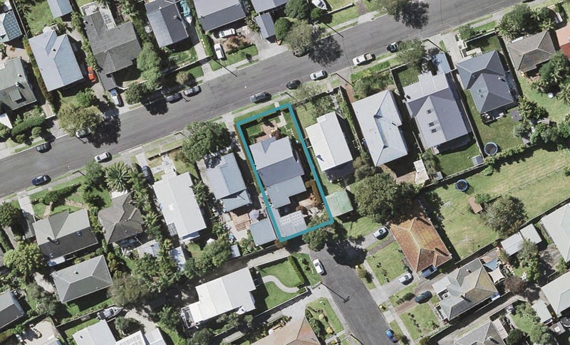 25 Egremont Street, Belmont, Auckland - Carousel 1