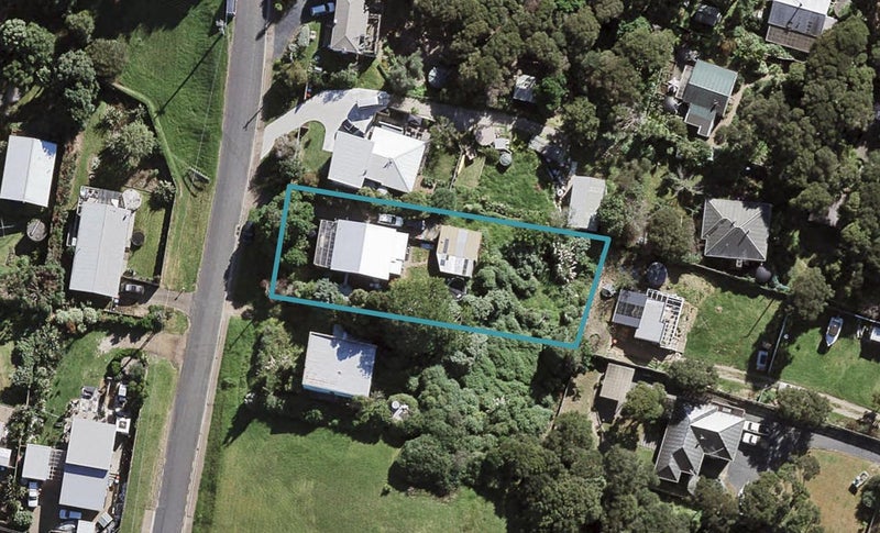 11 Whakarite Road, Ostend, Waiheke Island - Carousel 1