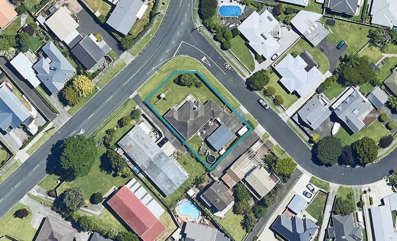 1 Stratford Place, Otumoetai, Tauranga - Carousel 1
