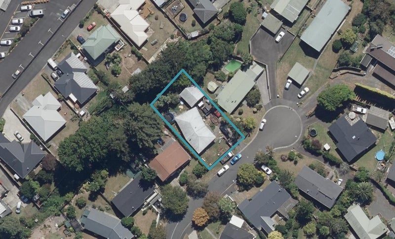 7 Lorraine Place, Glenview, Hamilton - Carousel 1