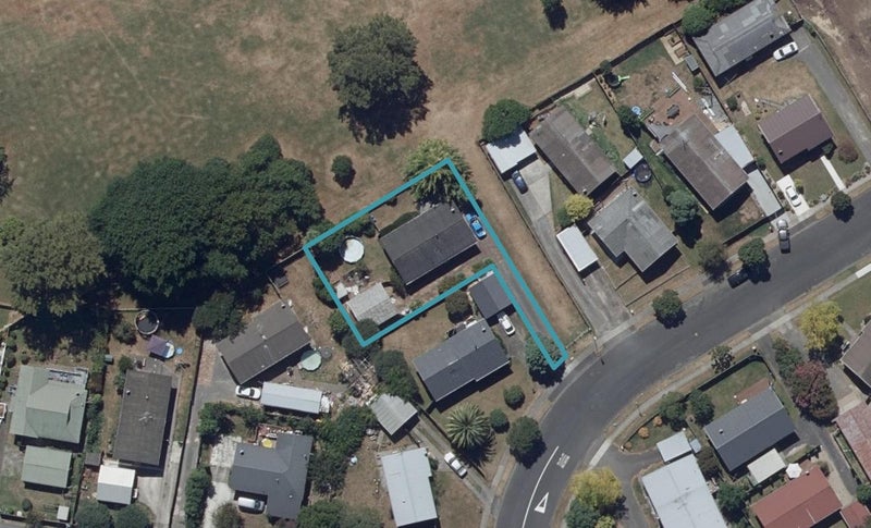 5 Crescent Court, Melville, Hamilton - Carousel 1