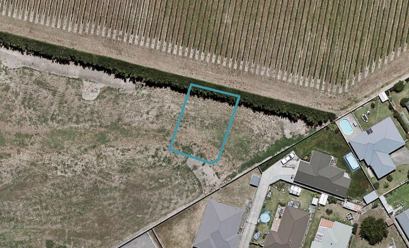 37 Whakaruru Crescent, Flaxmere, Hastings - Carousel 1