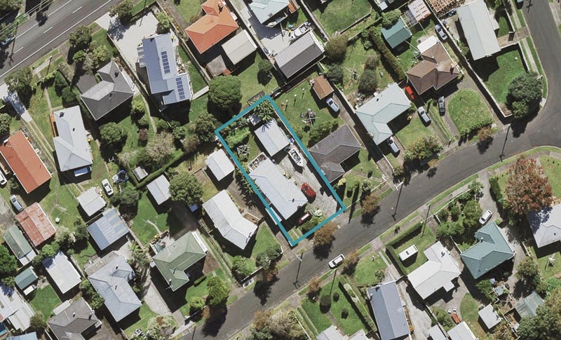8 Koru Street, Mangere Bridge, Auckland - Carousel 1
