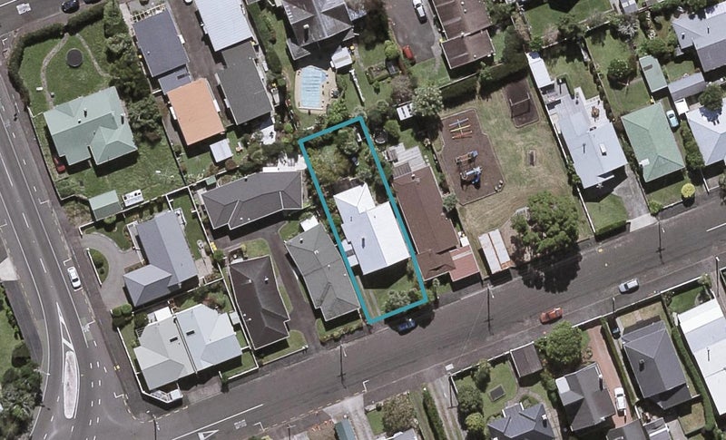 36 Wallace Place, Westown, New Plymouth - Carousel 1