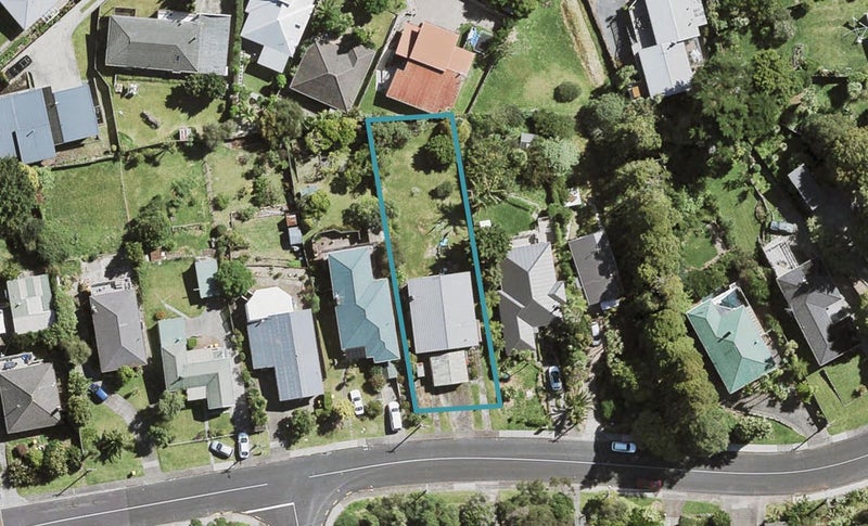 45 Derwent Crescent, Titirangi, Auckland - Carousel 1
