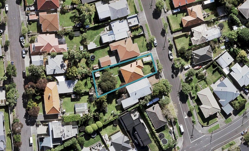 4 Westmere Park Avenue, Westmere, Auckland - Carousel 1