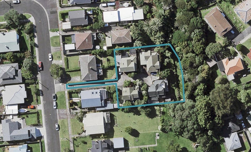 1/33 Hanlon Crescent, Narrow Neck, Auckland - Carousel 1
