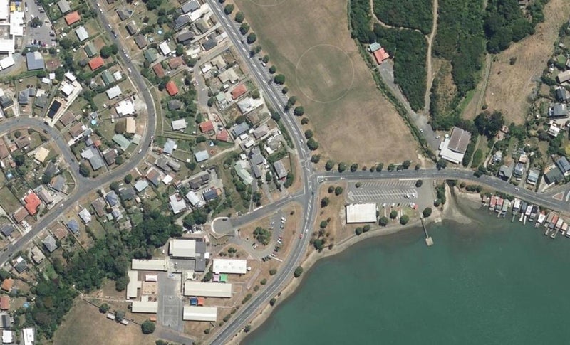 3/2 Kahutea Terrace, Titahi Bay, Porirua - Carousel 1