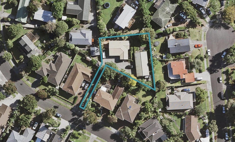 2/28 Saint Annes Crescent, Wattle Downs, Auckland - Carousel 1