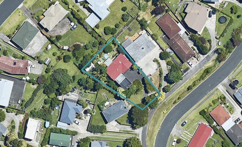12 Highfield Crescent, Brookfield, Tauranga - Carousel 1