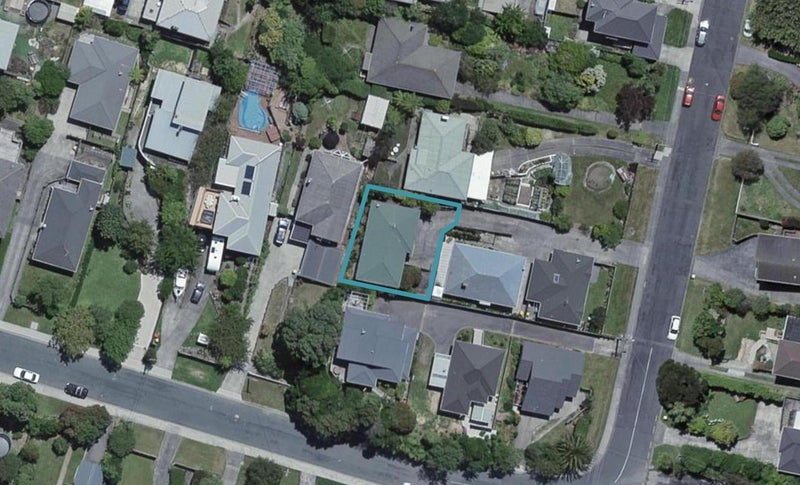 13B Ranui Terrace, Tawa, Wellington - Carousel 1
