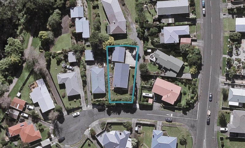 4 Kendal Place, Merrilands, New Plymouth - Carousel 1