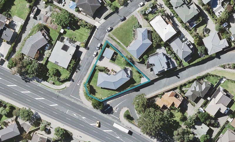 411 East Coast Road, Mairangi Bay, Auckland - Carousel 1