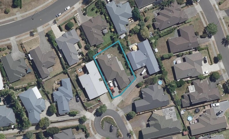 24 Parkwood Place, Huntington, Hamilton - Carousel 1