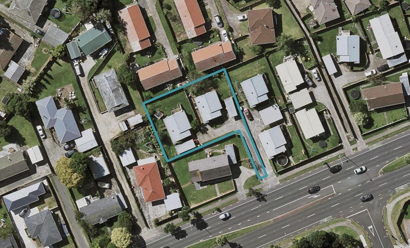 64 Te Irirangi Drive, Clover Park, Auckland - Carousel 1