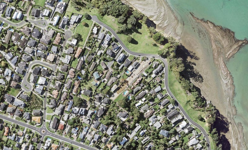 70A Marine Parade, Mellons Bay, Auckland - Carousel 1