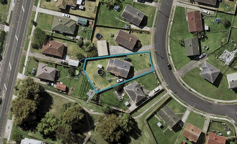 17 Featherston Crescent, Otara, Auckland - Carousel 1