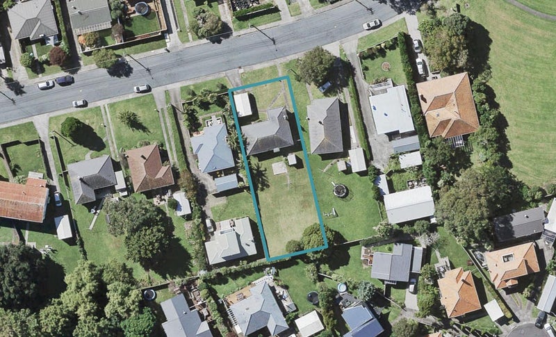 15 Montgomery Avenue, Belmont, Auckland - Carousel 1