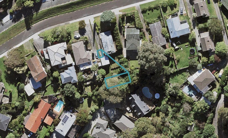44E Cyclarama Crescent, Massey, Auckland - Carousel 1