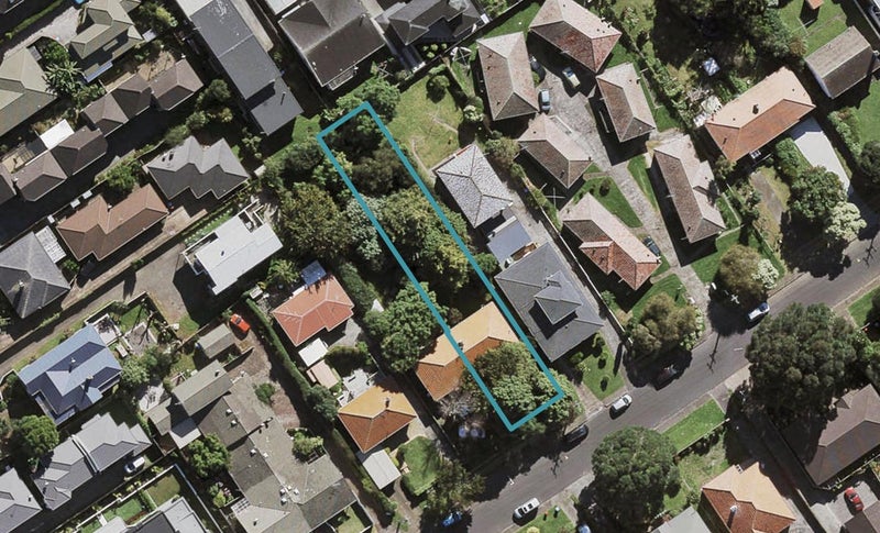 8 Raurenga Avenue, Royal Oak, Auckland - Carousel 1