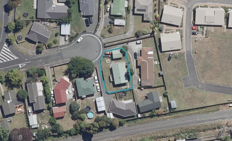 8 Griffiths Place, Claudelands, Hamilton - Carousel 1