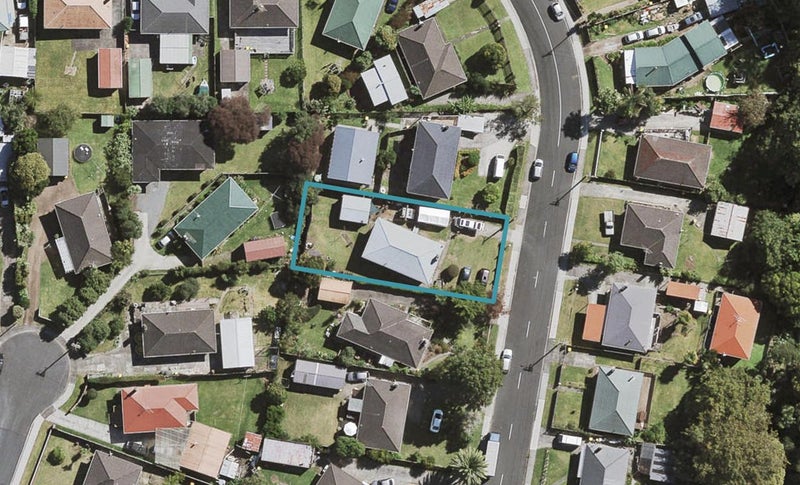 16 Wilsher Crescent, Henderson, Auckland - Carousel 1