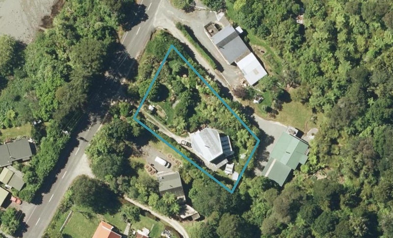 1714 Queen Charlotte Drive, Picton - Carousel 1