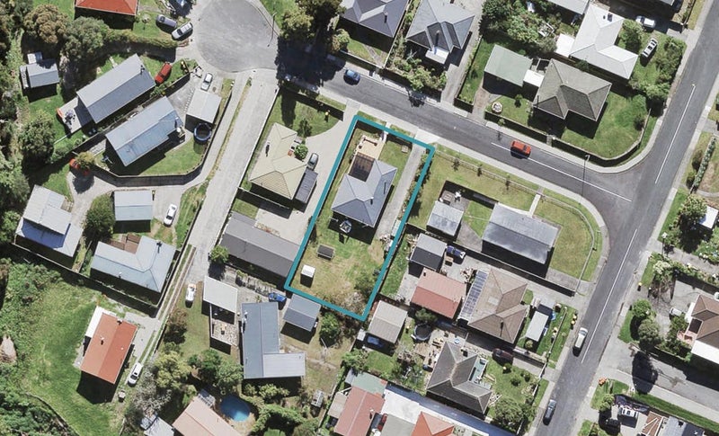 4 Maybelle Place, Kelston, Auckland - Carousel 1