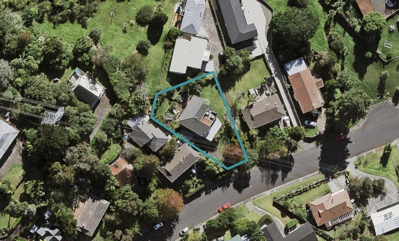 11 Stephen Lysnar Place, Hillsborough, Auckland - Carousel 1