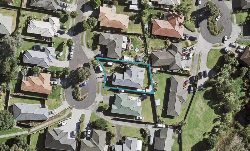 14 Reremanu Place, Weymouth, Auckland - Carousel 1