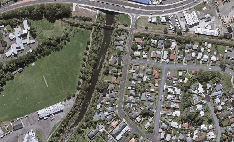 10 Queens Road, Glen Avon, New Plymouth - Carousel 1