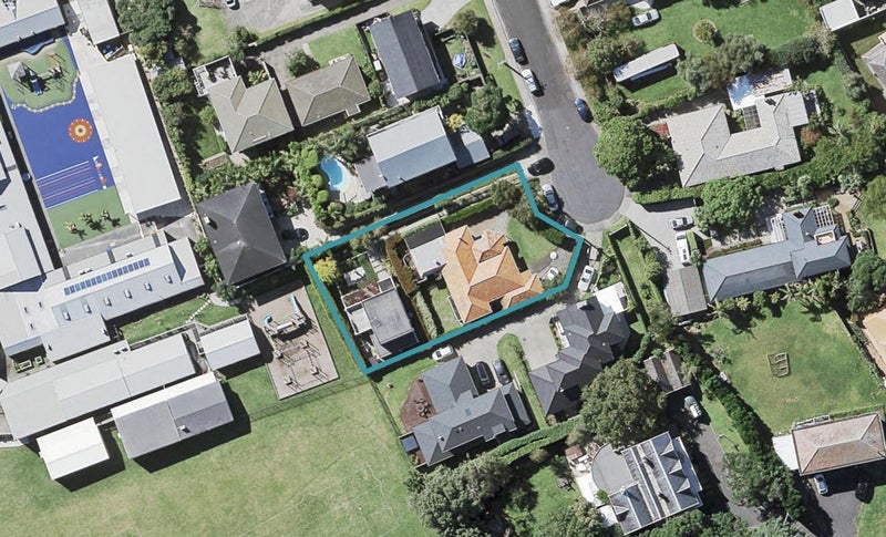 2/9 Maleme Avenue, Belmont, Auckland - Carousel 1