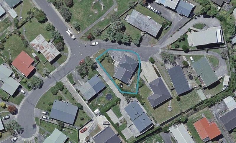 19 Cheyne Walk, Newlands, Wellington - Carousel 1