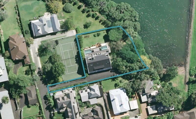 2/3 Masefield Avenue, Herne Bay, Auckland - Carousel 1