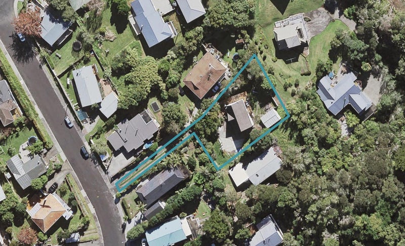 8 West Glade Crescent, Birkenhead, Auckland - Carousel 1