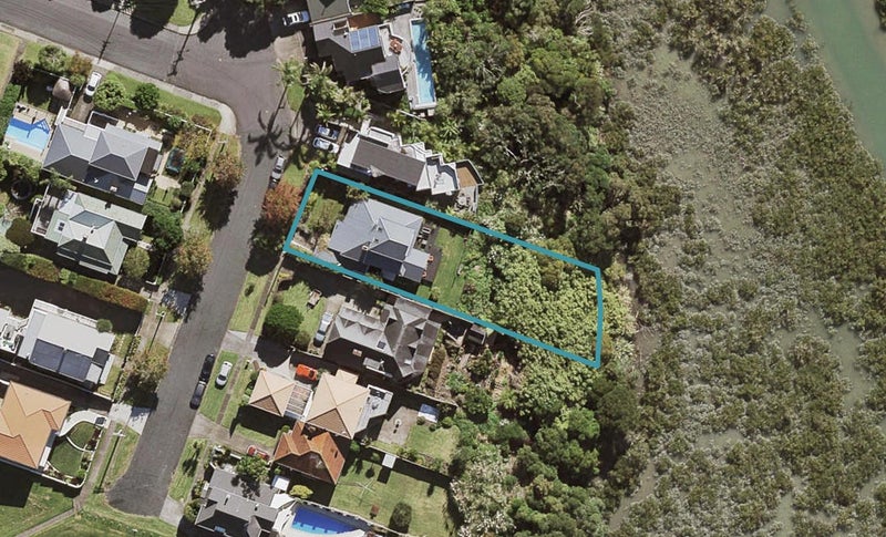 9 Waimana Avenue, Northcote Point, Auckland - Carousel 1