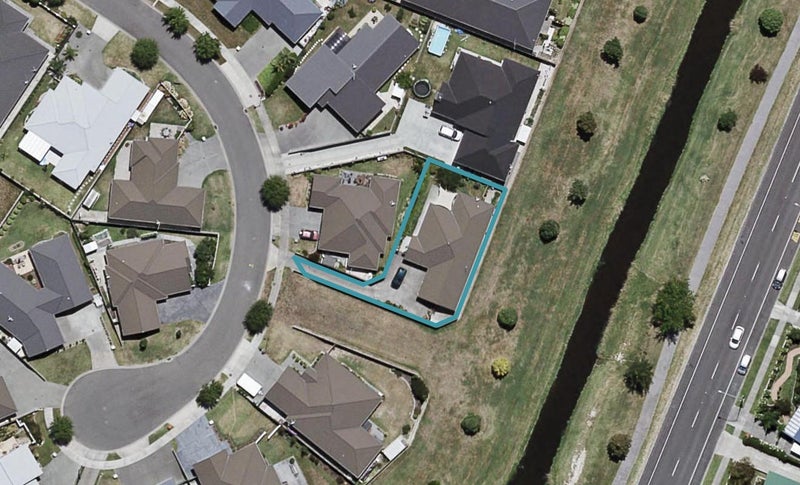 11 Milford Place, Poraiti, Napier - Carousel 1