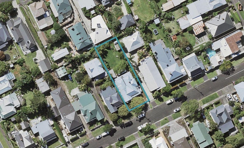 8 Patuone Avenue, Devonport, Auckland - Carousel 1