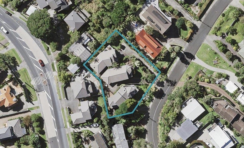 2/8 Braemar Road, Castor Bay, Auckland - Carousel 1