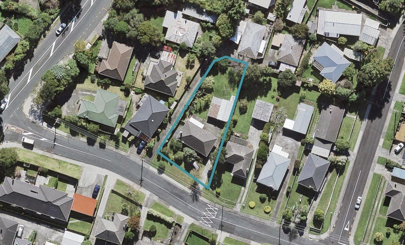 2/61A Strid Road, Te Atatu South, Auckland - Carousel 1