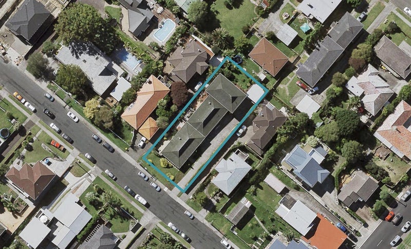 2/3 Quebec Road, Milford, Auckland - Carousel 1