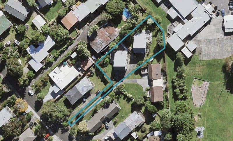 2/14 Gladys Avenue, Glenfield, Auckland - Carousel 1