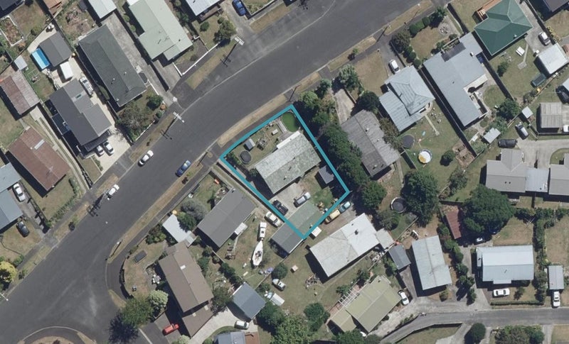 15 Fitzroy Avenue, Fitzroy, Hamilton - Carousel 1