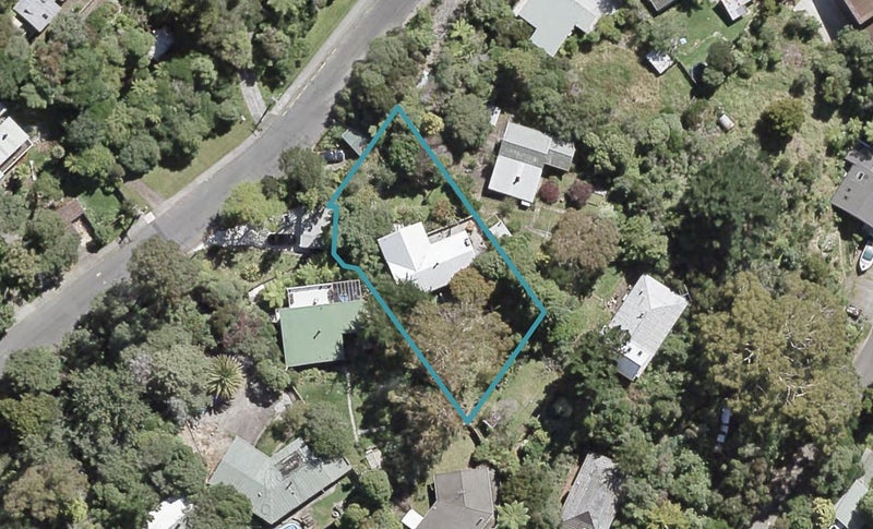 15 Wyndham Road, Pinehaven, Upper Hutt - Carousel 1