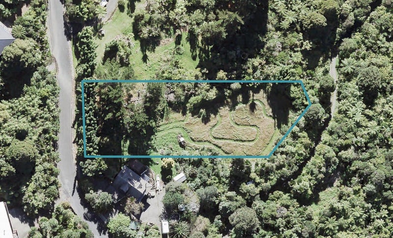 33 Rimu Road, Oratia, Auckland - Carousel 1